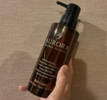 頭皮ケアをしつつ髪に栄養を与えてくれる縮毛矯正で傷みまくった髪にツヤとしっとりとパサパサ改善をしてくれたこのシャンプー🧡とってもお気に入りです！縮毛矯正やカラーで髪が傷んでる人にぜひおすす&hellip;のInstagram画像