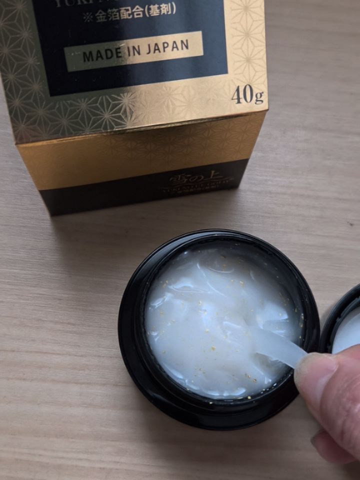 口コミ投稿：濃厚✨贅沢な金粉入りのクリームスパチュラですくって落とそうとしても落ちない濃厚さ…