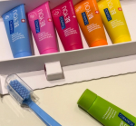 スイス🇨🇭の歯磨き🪥クラプロックス　ビーユーです・ブルーベリー+リコリス・ピンクグレープフルーツ+ベルガモット・ウォーターメロン・オレンジ・ピーチ＋アプリコット・アップル＋アロエの6&hellip;のInstagram画像