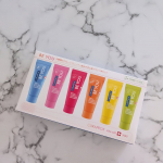 ※※※クラプロックスのカラフルな歯みがきペーストと歯ブラシのセットを使ってみました。このペースト、フルーティでミント系の辛さがないしラメ入りでちょっと歯みがきが楽しくなります。フレーバーは6種&hellip;のInstagram画像