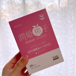 .【潤姫桃子】ピーチ味の飲むセラミド🍑セラミドとコラーゲンが手軽に摂れて続けやすい🌟そのまま口に入れてもいいし、水やドリンクに溶かしてのんでもいい🙆&zwj;♀️わたしはそのまま口の中に流し込む派&hellip;のInstagram画像