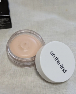 最近鼻や頬の毛穴がとっても気になる💦ということで、「アンジエンド　スキンプライマー」の新色『ベージュ』を使ってみた！塗った瞬間テカリが消えてマットな肌に✨毛穴も目立たなくなってるー✨肌にな&hellip;のInstagram画像