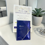 このたびご縁をいただき、コスメディ製薬株式会社様より「クオニス ダーマフィラプレミア」をお試しさせていただきました✨目元に貼るタイプの集中ケアで、夜のスキンケア後に使用。しっかり密着してくれ&hellip;のInstagram画像