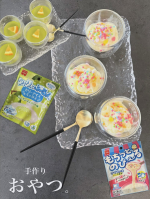 今日のおやつは...🍨もちっとのび〜るアイスの素とゼリーアイスミックスで作った手作りおやつ🤍ྀིもちっと食感ののび～るアイスはお好みでカラースプレーやチョコチップをトッピングしても◎&hellip;のInstagram画像