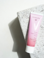 Dr.ハウシュカ ローズデイクリーム ライトダマスクバラの恵みがいきるデイクリームで、軽やかなつけ心地が魅力！春夏などの温暖な季節や、軽いテクスチャーを好む方にもぴったりなクリームです。伸び&hellip;のInstagram画像