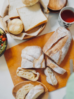 大阪府吹田市のパン屋さん"Mile village "生姜パン「ジャンジャンブル」入りセット◻︎ジャンジャンブル 1個◻︎◻︎角食パン 1斤◻︎◻︎酵豆 1個◻︎◻︎メロンパン 2個◻︎&hellip;のInstagram画像