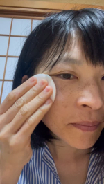 昔から気になるそばかす。そしてアラフォーになり、新たに悩みの種となったシミ、、とうていすっぴんではいられないし、かと言って厚塗りすると不自然だし、自分の感覚としても肌が重くて快適に過ごせなくなり&hellip;のInstagram画像