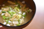 鰹節屋さんが作るダシにこだわったフリーズドライみそ汁&スープ。鰹節で有名なマルトモさんの商品で通販限定の商品。具材はそれぞれ国産にこだわってます。160mlのお湯をそそぐだけで本格みそ汁&スープ&hellip;のInstagram画像
