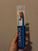 クラプロックス歯ブラシを使ってみました鮮やかな色味とデザインの歯ブラシ持ち手部分は持ちやすくブラシ部分は毛の密度が細かくなってますキャップがついてて持ち運びしやすく会社や出先でも使いやすく&hellip;のInstagram画像