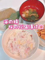 🌸春を感じるごはん🌸奈良吉野の八重桜を「海の精」で丁寧に漬けた桜の塩漬け♡今回は桜ごはんにしてみたんだけど、これが美味しい🤍🩷🤍🩷ふわっと広がる華やかな香りと、やさしい桜色がとってもきれい&hellip;のInstagram画像