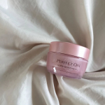 @perfectone_info✨パーフェクトワン 薬用スーパーモイスチャージェル✨肌トラブルに振り回されたくない！敏感肌でお悩みの30代からの贅沢なスキンケアジェルでメンテナンスをしてい&hellip;のInstagram画像