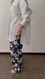 暑くなってくるこれからの季節におすすめ！アテニアのエアコンパンツ。 さらっとした涼しい生地で、暑い日でも快適に過ごせます◎ウエストゴム仕様で締め付け感が少なくて移動が多い日にもぴったり👌🏻&hellip;のInstagram画像