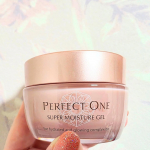 『PERFECT ONE SUPER MOISTURE GEL』季節の変わり目ってなぜか敏感肌になって荒れやすくなる&hellip;なので、潤い重視で使ってみましたっこれひとつで、・化粧水・乳液・&hellip;のInstagram画像