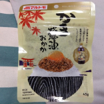 マルトモさんの鰹節屋のしっとりふりかけ「かき醤油おかか」でおにぎりを作ってみました！牡蠣の味が主張しすぎることなく、出汁が程よく感じられる旨みたっぷりの、ほんのり甘い味わいのふりかけです。今回はお&hellip;のInstagram画像