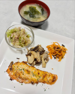 ┈┈ ꕤꕤꕤ ┈┈🍙夕食の覚書鮭のタルタルパン粉焼き人参の塩昆布バター焼ききのこのマスタードマリネ白菜のツナのサラダ　つくりおきお味噌汁　キャベツ、わかめ鮭はInstagramのレシ&hellip;のInstagram画像
