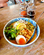 🍜⛩️🍹Dayoff🥰4/19（日）ステラおばさんのクッキー詰め放題女子会の日の話&hellip;🇹🇭ランチは念願のタイ料理、トリエ調布C館のカオマンガイ12号メニューはココナッツカレーヌードル😋🍜&hellip;のInstagram画像