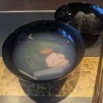 先日、家族旅行（パパらっち抜き）で伊豆に行ってきました🌈二日目に泊まった至善天遊の天コースが素晴らしい出来でした🍴食材一つ一つにこだわっていて、ワサビやつまなどにも心が行き届いていました😋&hellip;のInstagram画像