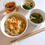 娘が好きな親子丼🐣スープはわかめ、しめじ、大根を入れて優しい味に仕上げました🙌#PR #野菜をMOTTO #カレー #カレーライス #moniplaのInstagram画像
