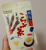 こんぶ茶🍵粉末タイプで水に溶けやすいので飲みたい時にさっと飲めて簡単＆便利✨何より昆布の味が染みて美味しい〜😋そのまま飲んでもおいしいけど&hellip;調味料としても使えてお味噌汁の隠し味に使う&hellip;のInstagram画像