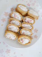 午前保育week👦🏻お昼ご飯は桜の花の塩漬けを使ってお稲荷さんを作ってみました🙌　　炊き立てのご飯一合に10gほどの桜を刻んで混ぜベースの稲荷は既製品で楽させていただきました🙏　　&hellip;のInstagram画像