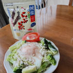 こんぶ茶を飲用ではなく、野菜サラダのドレッシング代わりに使ったところ意外というか・・・かなりマッチした好みのつかいかたになり毎回使用するようになりました。#PR #玉露園 #減塩こんぶ茶 #玉露園の&hellip;のInstagram画像