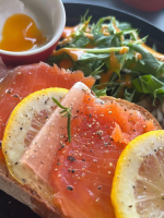 cafe🍽️石垣島のcafeで朝活サーモンと生ハムがパンの上に乗ってて最高の組み合わせ😀#PR #野菜をMOTTO #カレー #カレーライス #moniplaのInstagram画像