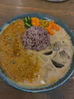 キーマカレーとココナッツカレーのあいがけを食べました♡ʾʾ#PR #野菜をMOTTO #カレー #カレーライス #moniplaのInstagram画像