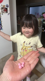 日曜日の朝くらい、ゆっくり過ごしたい🌿✨そんなママの願いを優しく打ち砕く、我が家の愛おしい目覚まし時計（娘）です🤭休日の朝ごはんは少しのんびりスタート🥞💕お気に入りの器にパンを並べただ&hellip;のInstagram画像