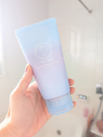 ヒリツ　スカルプ＆ボディスクラブのオーロラの香りを使ってみました✨️膝にスクラブ使ってみたかったのですがこれは頭皮にも使えるということで2way気になる！！と思ったのがきっかけです。シ&hellip;のInstagram画像