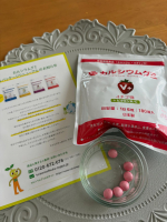 伸び盛りの子供たちにおすすめのカルシウムグミ！子どもたちの健やかな成長に欠かせないカルシウムをはじめ、ビタミンD、マグネシウム、亜鉛などをバランス良く配合したグミタイプの栄養機能食品。イチゴ味でビタ&hellip;のInstagram画像
