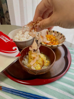 忖度しない正直者の息子は、出汁をとったお味噌汁だとよく食べます😂子供でも、というか子供だからこそかな、出汁の美味しさがわかるんですよね✨今朝は出汁を鰹節でとってお味噌汁。具は玉ねぎと天かすです&hellip;のInstagram画像