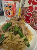 こちらはモニプラ様を通してマルトモ様よりご提供いただきました。ふわっと香り高く何にでも使いやすい鰹節、我が家ではいつもこのサイズを常備しています。お魚を家族が好んで食べてくれないので少しでもタンパ&hellip;のInstagram画像