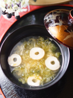 ..老舗鰹節屋が本気でつくった だし香る「おみそ汁・お吸物」セットが登場♨︎だしには、マルトモのふわふわ食感かつお粉末を使用🐟 一口飲むたび、かつおの豊かな香りがふわっと広がります&hellip;のInstagram画像