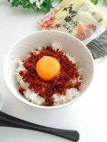 &infin;マルトモさんの 「素直な、おかか。（R）」かき醤油をお試ししました🤗✨じゅわっとおいしい、 しっとりタイプのおかかふりかけ♪かつおの旨みとかき醤油の風味がぎゅっと詰まっていて、 あ&hellip;のInstagram画像
