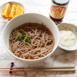 かつお節、羅臼昆布、瀬戸内産いりこ、国産さば節、椎茸だし――5つのだし原料を使用した@teraoka_soy_sauce 5つのだし薫るめんつゆを使ってランチにとろろ入り十割蕎麦をいただきま&hellip;のInstagram画像