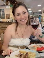 🇪🇸トレドの街歩きの途中で出会った素敵なレストラン🍷✨世界遺産の美しい街並みを眺めながら、歴史を感じる空間でいただくスペイン料理は格別でした。石畳の道を歩いた後の一杯のワインと、丁寧に作られたお&hellip;のInstagram画像