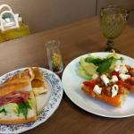 近くのカフェで極上サンドイッチ♪パンはもちろん美味しく、具材がたっぷりで満足感☆#PR #野菜をMOTTO #冷製スープ #夏グルメ #moniplaのInstagram画像