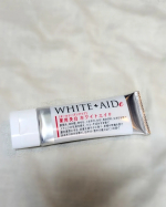 シミが気になるので「薬用美白　WHITE+AIDe（ホワイトエイド）」を使ってみた！薬用成分トラネキサム酸の働きで、メラニンの生成を抑えてシミ・そばかすを防いでくれる✨白いクリームでこっくりし&hellip;のInstagram画像