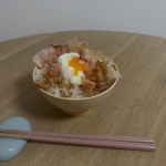【PR】まるとも　花かつお✨.まるともさんの花かつおを使用した卵かけご飯🥚.シンプルでもこだわりが感じられるふわふわさがたまらない🩷.#PR #マルトモ #かつお節 #和食 #monip&hellip;のInstagram画像