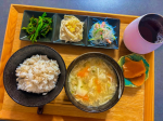 ..⇢ ⇢ ⇢ 2026.06.01.（月）𓌉◯𓇋..ෆ もち麦ご飯🍚お漬物ෆ 餃子風スープ🥟ෆ 無限ピーマン🫑春雨サラダ🥕🥒玉葱のツナ和え🧅..とろみをつけた具沢山餃子風スープが&hellip;のInstagram画像
