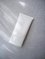 .ubuka ソワンデオクリーム（薬用デオドラントクリーム）を使ってみました☺️クリームタイプで、手に取って直接塗ることができます。香りは白桃のほんのり甘い優しい香り。強すぎず、ほのかに香&hellip;のInstagram画像