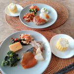 【ニチレイフーズ きくばりごぜん】忙しい日のランチや夕食に嬉しい「きくばりごぜん」電子レンジで温めるだけなのに、主菜も副菜もバランスよく入っていて、彩りもきれい🍱✨冷凍弁当は味が単調なイ&hellip;のInstagram画像
