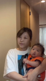 3人育児中の私。朝は子どもたちの準備、送迎、家事でバタバタ。自分のスキンケアはつい後回しになりがちでした🥹そんな時に使い始めたのが「雲の上GOLD オールインワンジェル」化粧水・乳液・美&hellip;のInstagram画像