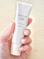 ...☀️暑い季節の時短メイクに☀️【モイストラボ BBエッセンスクリーム 01P シャイニーベージュ】をお試ししました✨暑くなるとベースメイクはなるべく手早く済ませたい派🙋&zwj;♀️&hellip;のInstagram画像