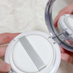 この夏のお気に入りになりそうなUVアイテム☀️✨「薬用SPホワイトニングUVバーム［医薬部外品］※2」を使ってみました♪バームが体温でとろけるようになじんで、肌にぴたっと密着😊しっとりした&hellip;のInstagram画像