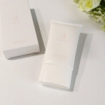 *ニオイの原因である&rdquo;汗と菌&rdquo;全身の汗臭の原因にアプローチ✨薬用デオドラントクリームウブカ ソワンデオクリーム・発汗抑制・収れん作用のある有効成分配合香りは白桃と爽やかなメントール&hellip;のInstagram画像