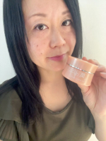 以前 使っていた千の潤い🧡この時期は冷やして使うのもおすすめ☝🏻とのことで冷蔵庫で保管してみた😉化粧水の後、乳液やクリームの前に使うよこっくりめのテクスチャー伸びが良くてすーっとなじむよ&hellip;のInstagram画像
