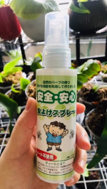 無添加工房OKADAさんの虫除けスプレーとってもいい香りの虫除けスプレーです。虫刺されを侮ってはいけません。先日,夜中に蚊に刺されました。久しぶりに刺されたのですが、なんと、左右の手の甲各&hellip;のInstagram画像