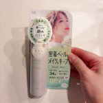🤍メイクの最後にシュッとひと吹き。ミストがとても細かくて、顔全体にふんわり広がる使い心地✨水滴がつく感じがなくて、ベースメイクがヨレなかったのがうれしいポイントでした。肌になじんだ後はベタつ&hellip;のInstagram画像