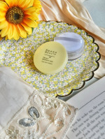 こちらは、SPF36 PA++のメイクキープパウダー。こちらを肌に塗るとサラッとした感じがして、とても心地良いです。暑さによる汗や皮脂でメイク落ちも気になる季節。こちらのパウダーが手離せません。ポー&hellip;のInstagram画像